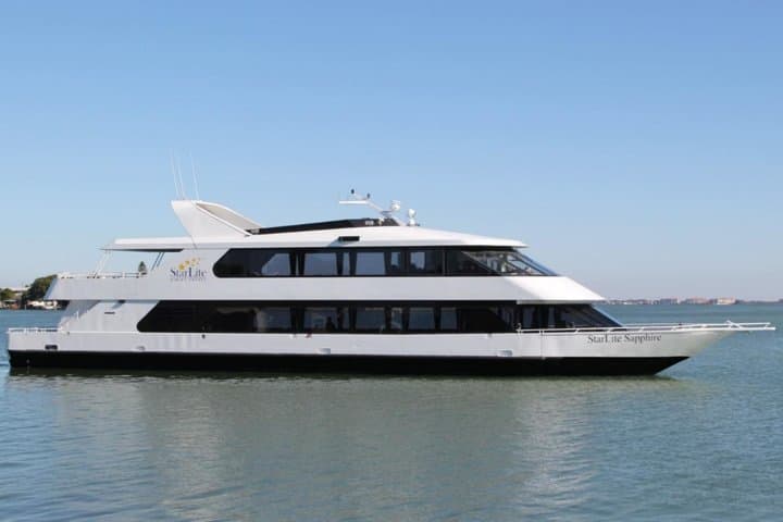 Tampa Bay Daytime Yacht Sightseeing Cruise with Optional Lunch