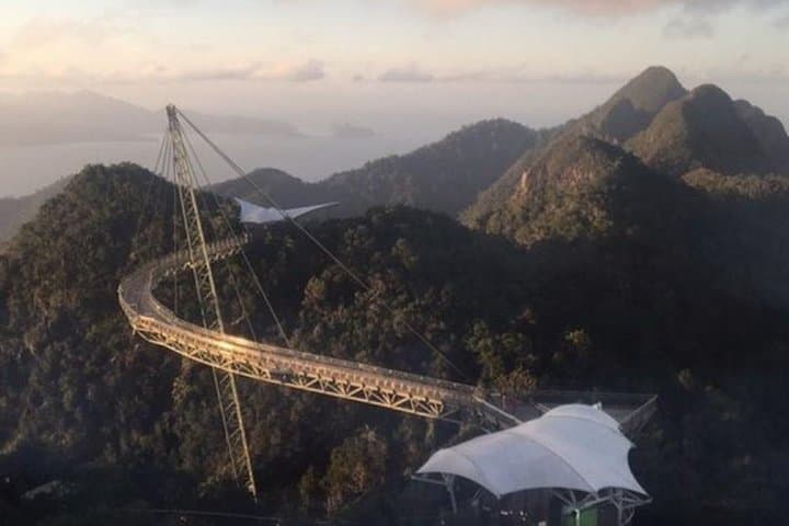 Langkawi Cable Car & Sky Bridge Private Tour: Oriental Village, Art in Paradise, and Mountain Views