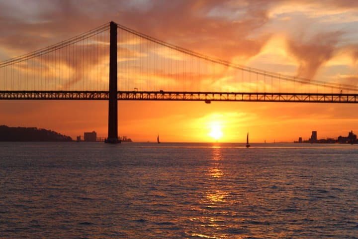 Lisbon Tagus Catamaran Cruise — 2-Hour Sightseeing Sail with Drinks photo 3