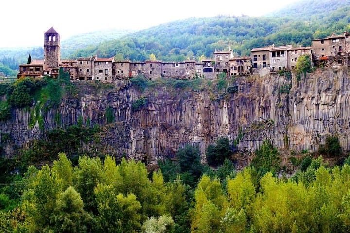 Besalú, Banyoles & Garrotxa Volcanoes Day Trip from Girona photo 2