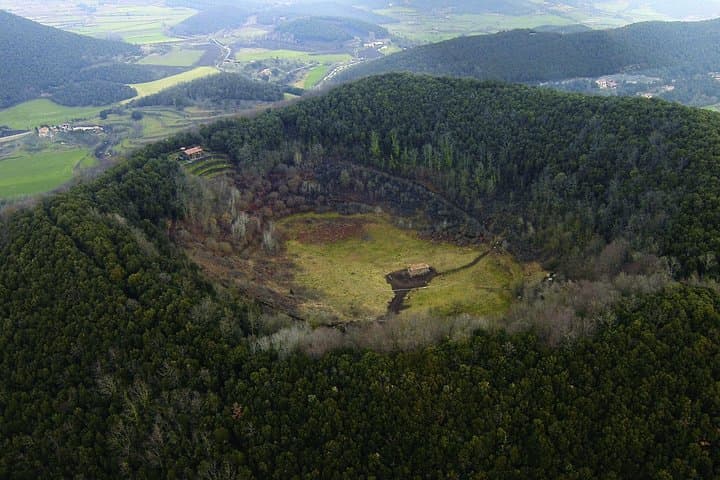 Besalú, Banyoles & Garrotxa Volcanoes Day Trip from Girona photo 4