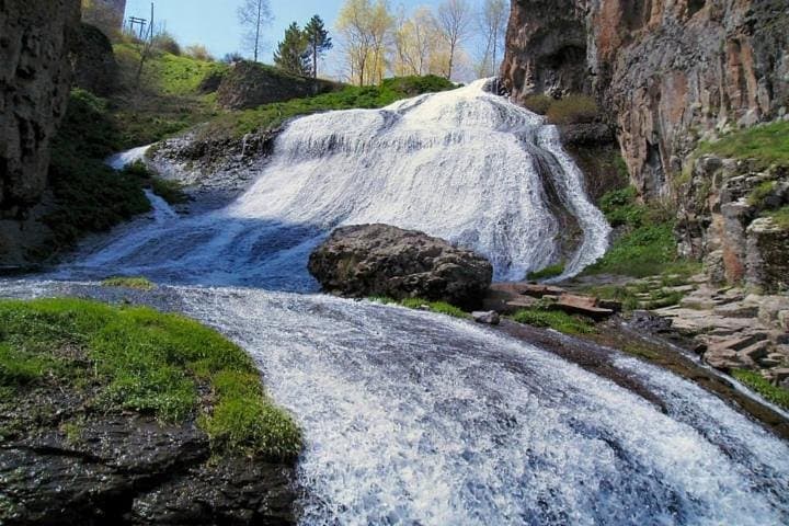 Day Trip to Jermuk Waterfall and Mineral Gallery from Yerevan photo 4