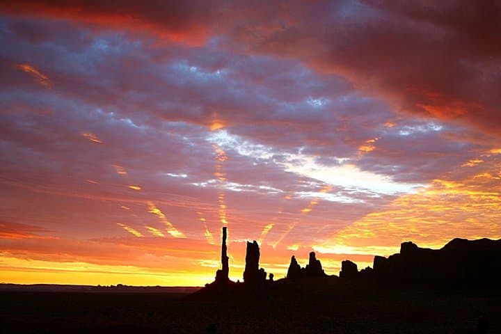3-Hour Sunrise & Sunset 4x4 Tour in Monument Valley: John Ford's Point to Ear of the Wind photo 2