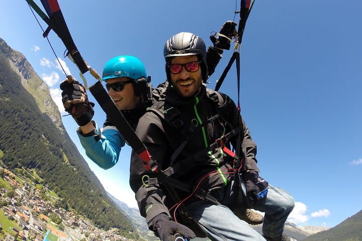 Tandem Paragliding from Gotschna: Glide Above Klosters with a Pro