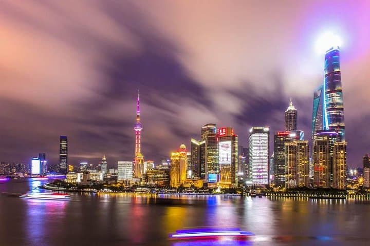 Swift Shanghai Bund Tour: River Cruise or Skyscraper Views in 3 Hours