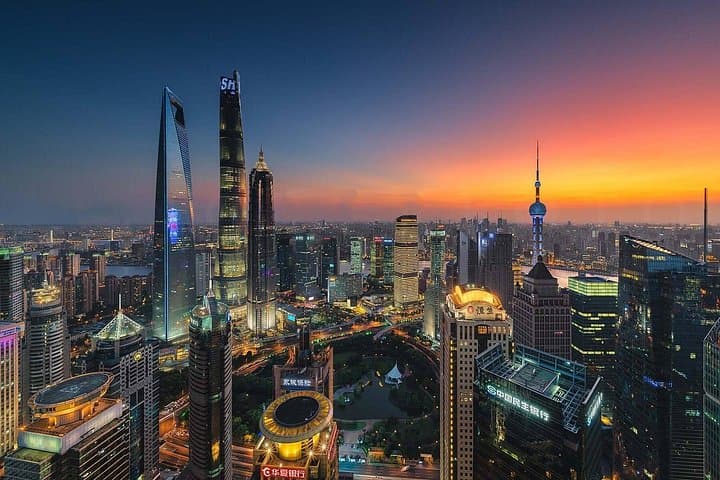 Taste of Shanghai: Private 5-Hour Tour with Huangpu River Cruise and Shanghai Tower