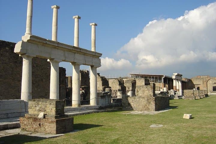 Amalfi Coast Pompeii & Vesuvius: Small-Group Skip-the-Line to the Crater