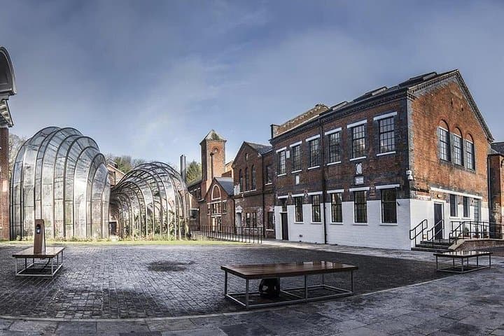 Southampton Port to London Transfer with Bombay Sapphire Distillery Visit