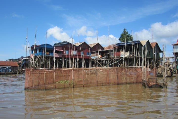 Kampong Khleang Floating Village, War Museum & Wat Thmey Day Tour from Siem Reap photo 2
