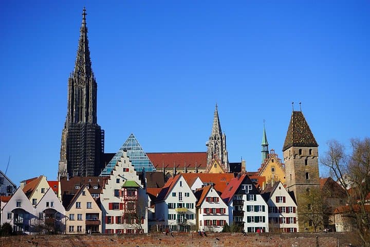 Ulm Private Walking Tour: Explore Ulm Minster, Fishermen's Quarter & the Crooked House