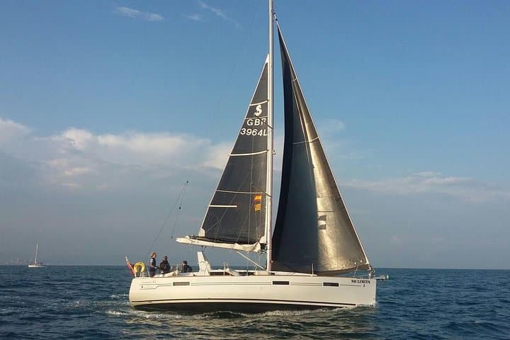 Barcelona 2-Hour Sailing Cruise with Open Bar & Pinchos