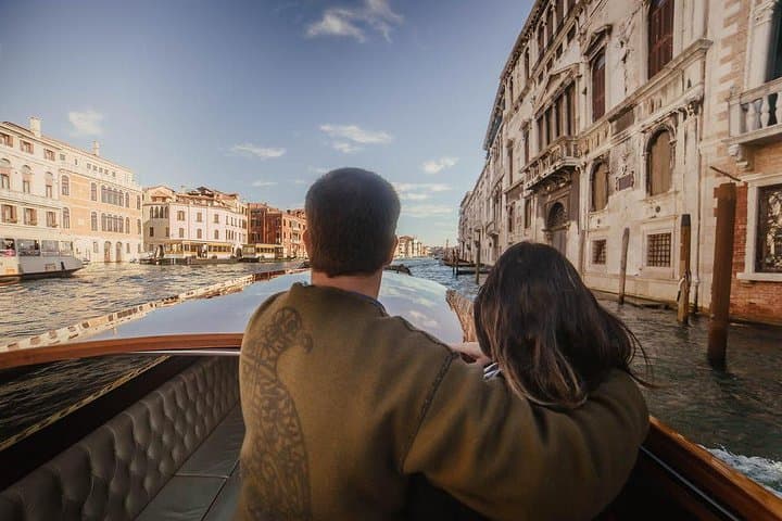 Private Grand Canal, Murano & Burano Boat Tour with 3-Course Lunch