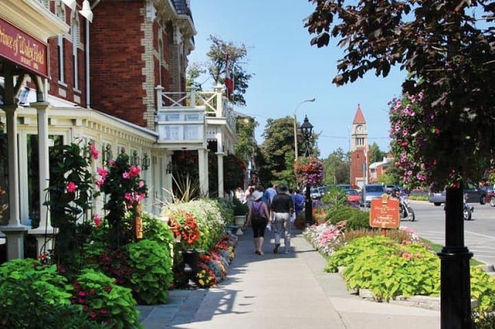 Niagara Falls Day Tour from Toronto — Guided Boat Cruise, Lunch & Sightseeing photo 5