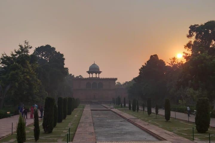 Sunrise at the Taj Mahal: Same-Day Agra Tour from Delhi photo 2