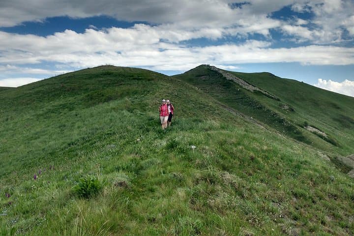 Jeep to Mount Ara: Half-Day Summit Hike from Yerevan