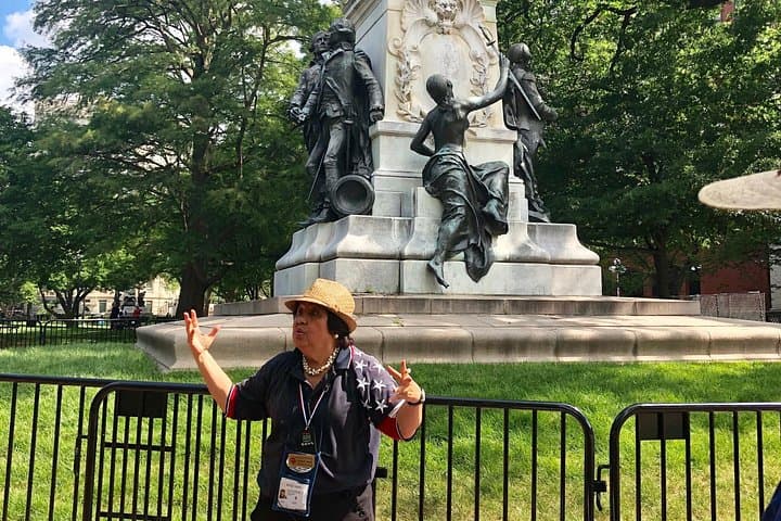 Private 4-Hour Washington DC Tour: Arlington, Lincoln, White House & Capitol Highlights photo 2