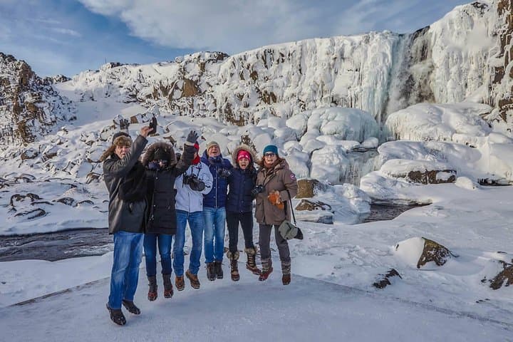 Private Luxury Golden Circle Tour: Gullfoss, Geysir & Þingvellir in One Day photo 2