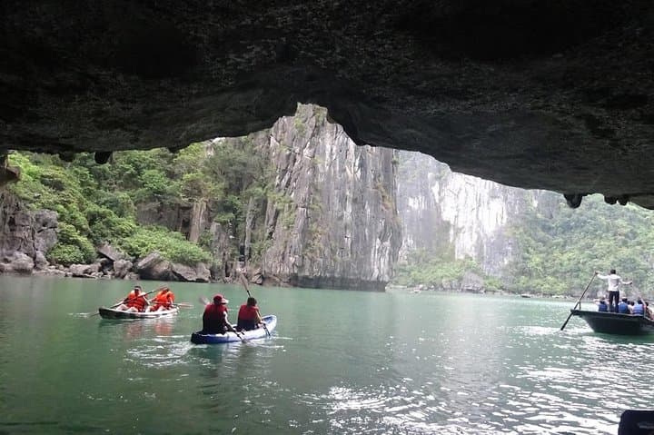 Halong Bay Deluxe 6-Hour Day Cruise from Hanoi