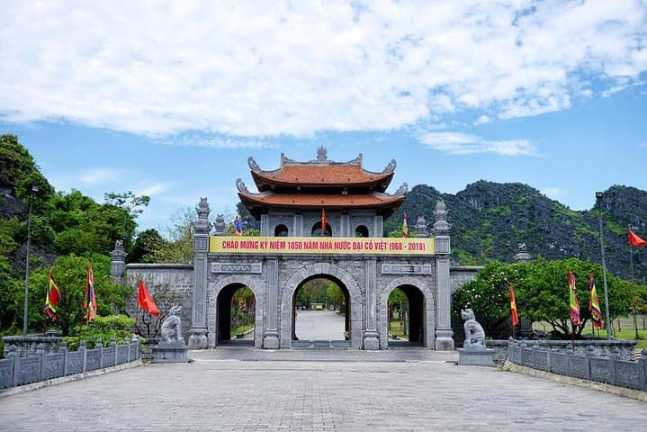 Ninh Binh Full-Day: Hoa Lu, Tam Coc Sampan, Am Tien & Bich Dong Bike Tour photo 2