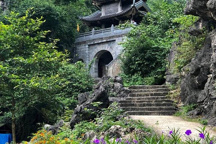 Ninh Binh Full-Day: Hoa Lu, Tam Coc Sampan, Am Tien & Bich Dong Bike Tour photo 5