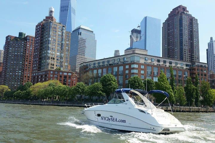 Private Luxury 2-Hour Daytime Boat Tour Around Lower Manhattan