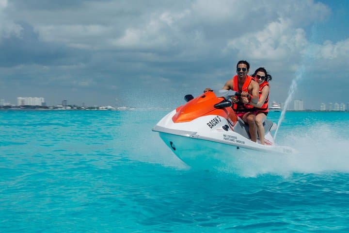 30-Minute Waverunner Rental in Cancun — Jet Ski Adventure in the Hotel Zone photo 1