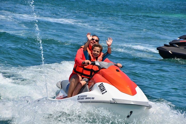 30-Minute Waverunner Rental in Cancun — Jet Ski Adventure in the Hotel Zone photo 2