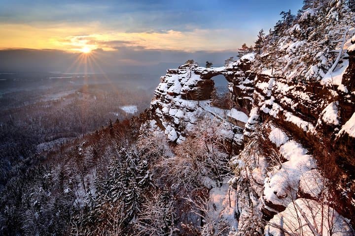 Winter Fairytale: Bohemian and Saxon Switzerland Day Hike to Pravcicka Gate & Bastei Bridge