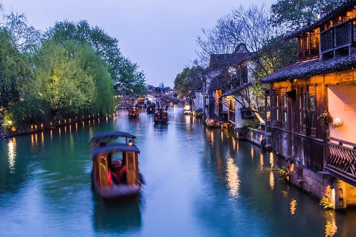 Zhujiajiao Water Town and Shanghai City: Private Day Tour from Shanghai