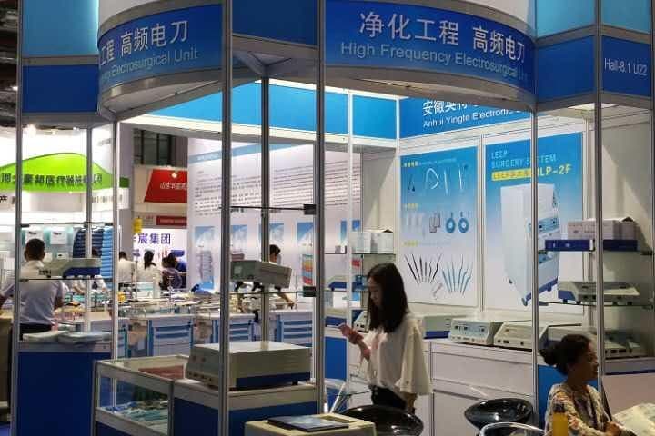 Private Business Interpreter Service for Shanghai Exhibitions and Events photo 3