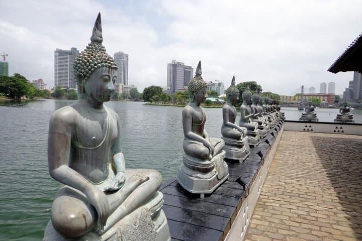 Colombo City Private Walking and Drive Tour with Local Guide photo 3