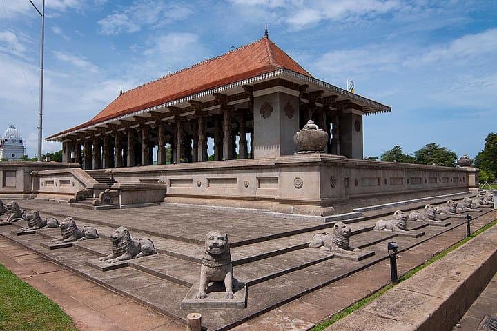 Colombo City Private Walking and Drive Tour with Local Guide photo 2