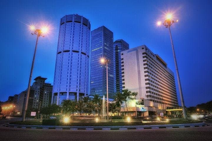 Colombo City Private Walking and Drive Tour with Local Guide