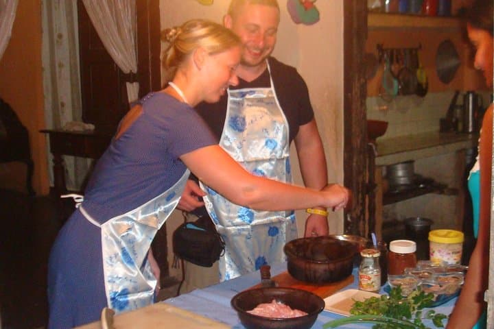 Hands-On Sri Lankan Cooking Class in Hikkaduwa — Learn Curries, Sambols & Coconut Techniques