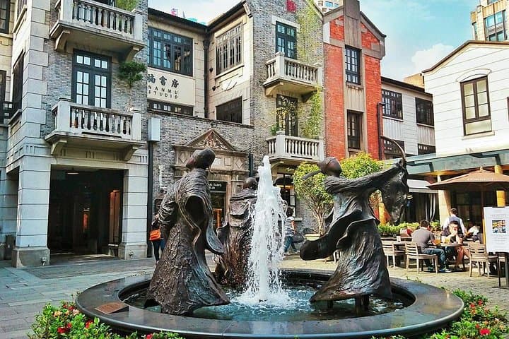 Shanghai Layover Tour: See the Bund, Yuyuan Garden & Shanghai Tower in One Day photo 2