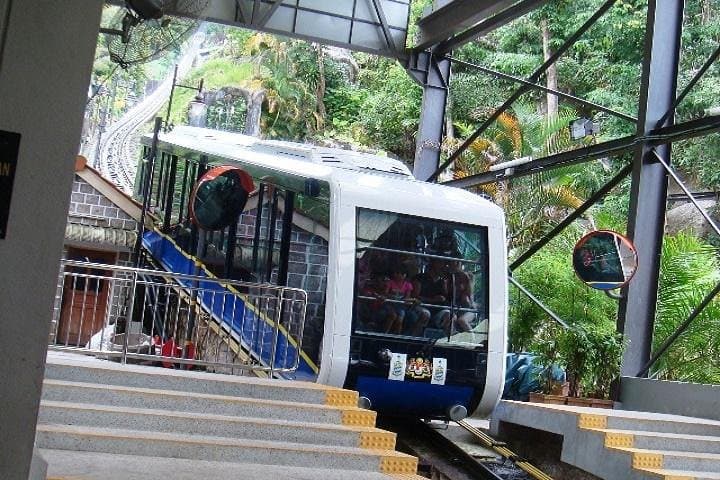 Penang Hill & Kek Lok Si Private Half-Day Tour: Funicular, Temples & Hawker Eats