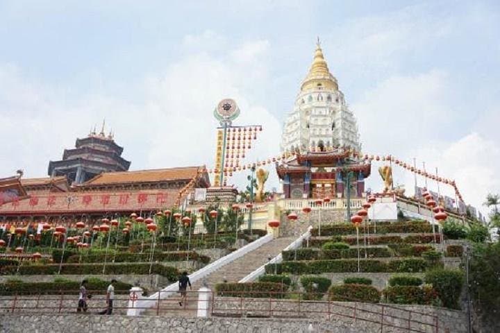 Half-Day Kek Lok Si Temple Tour from George Town — Culture, Views & Hawker Bites