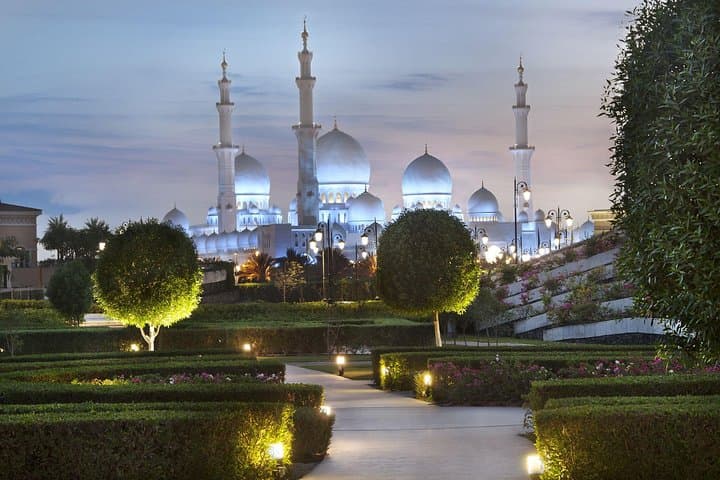 Private Abu Dhabi Day Tour: Sheikh Zayed Mosque, Corniche & Yas Island Photo Stops photo 1