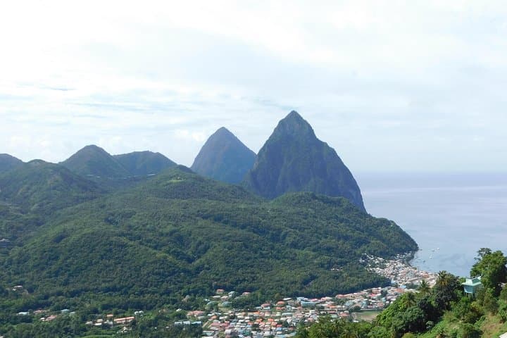 Castries to the Pitons: Soufrière Sightseeing, Volcano Dip & Botanical Gardens Tour photo 2