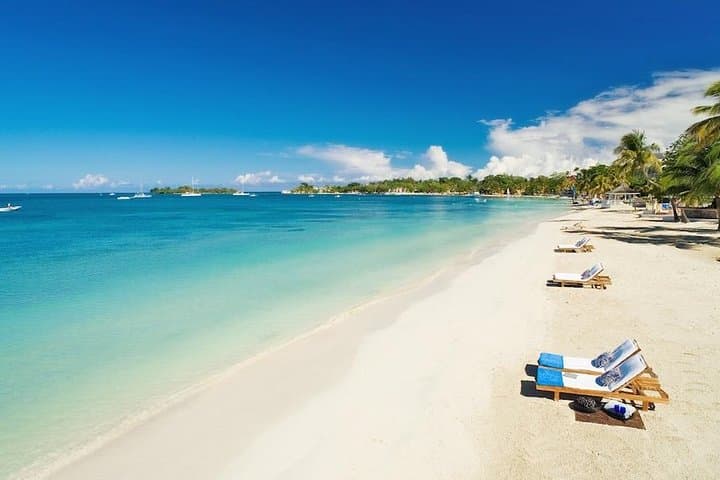 Negril's 7 Mile Beach Adventure and Rick's Sunset Thrills