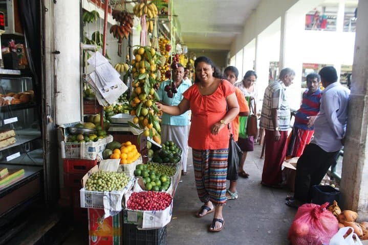 Kandy Market Visit & Private Home Cooking Class with Transfers