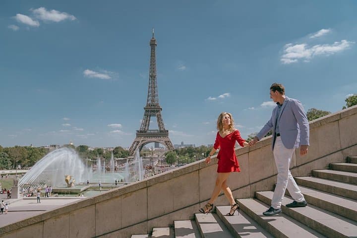 Private Travel Photographer Tour in Paris — Personal Photo Session photo 1