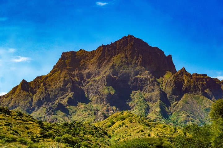 Pico D'Antónia Hike: Santiago Island's Highest Peak from Monte Tchota