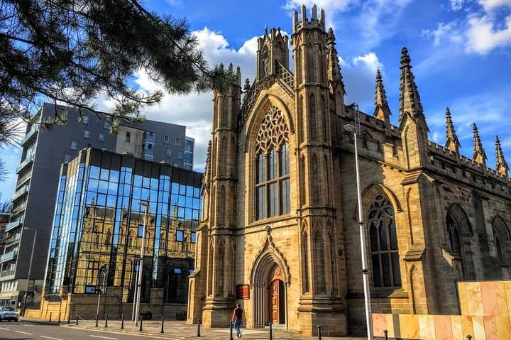 Private Half-Day Glasgow Must-Sees Walking Tour — George Square to the Necropolis photo 3