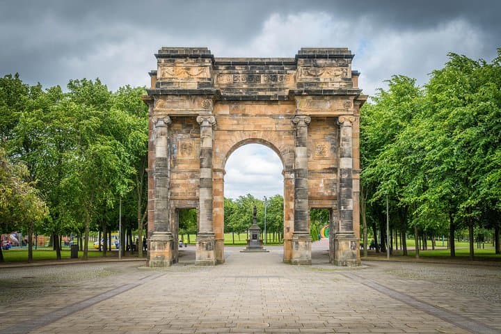 Private Half-Day Glasgow Must-Sees Walking Tour — George Square to the Necropolis photo 4