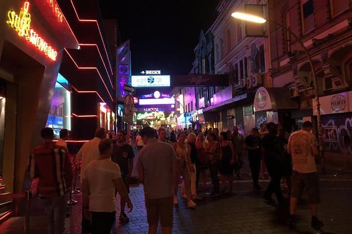 Hamburg Reeperbahn: Private Red- & Bluelight Guided Tour