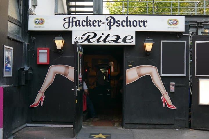 Hamburg Reeperbahn: Private Red- & Bluelight Guided Tour photo 2