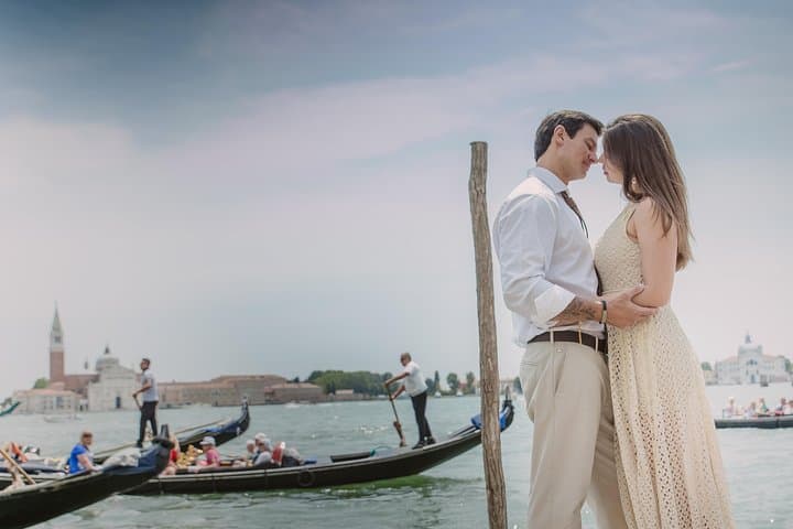 Venice Private Photo Shoot with Gondola Ride — 2‑Hour Photographer Tour photo 2