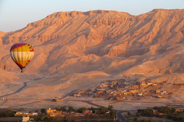 Sunrise Hot Air Balloon Over Luxor: Flight Tips & What to Expect photo 6
