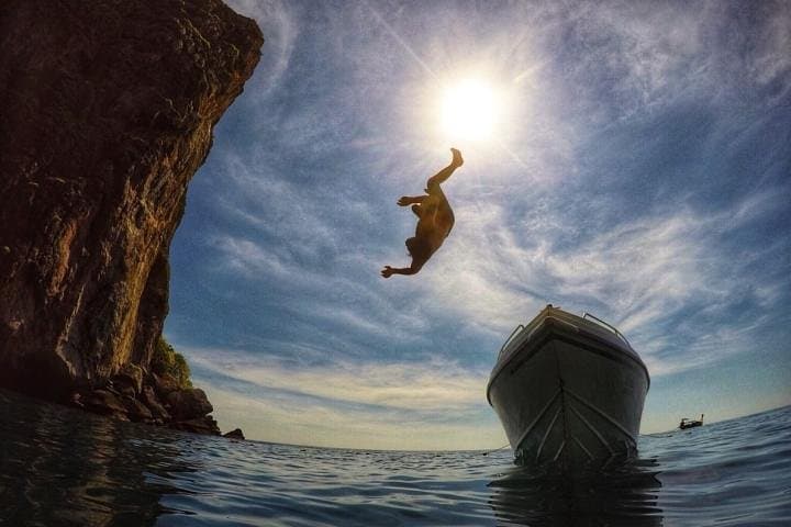 Phi Phi Islands Day Tour: Speedboat to Maya Bay, Pileh Lagoon & Bamboo Island